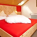 Konukevi Gaestehaus Alpina 3*