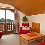Konukevi Gaestehaus Alpina 3*