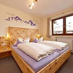 Konukevi Gaestehaus Alpina